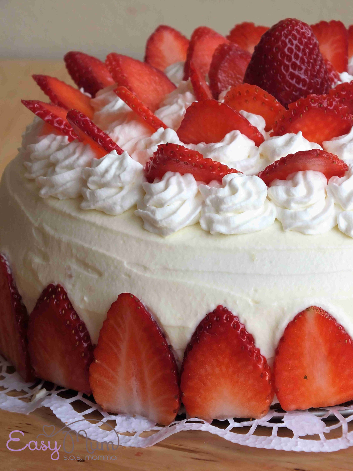 torta di compleanno con le fragole